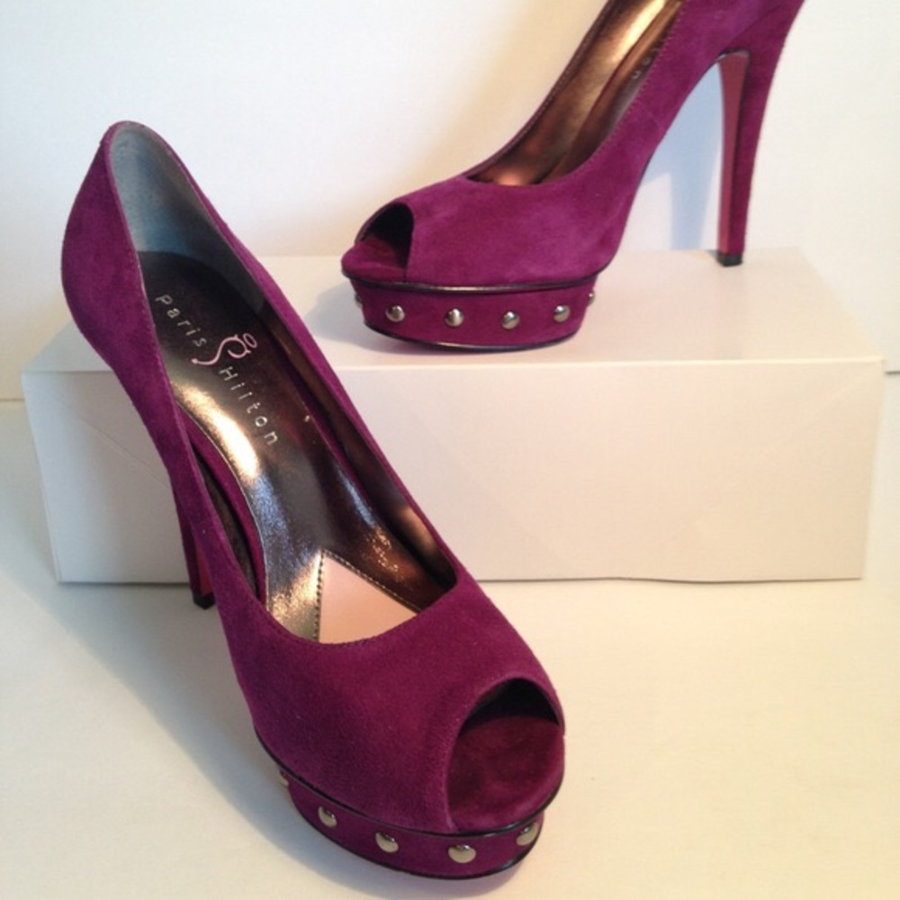 Paris Hilton Peep toe suede Pumps
